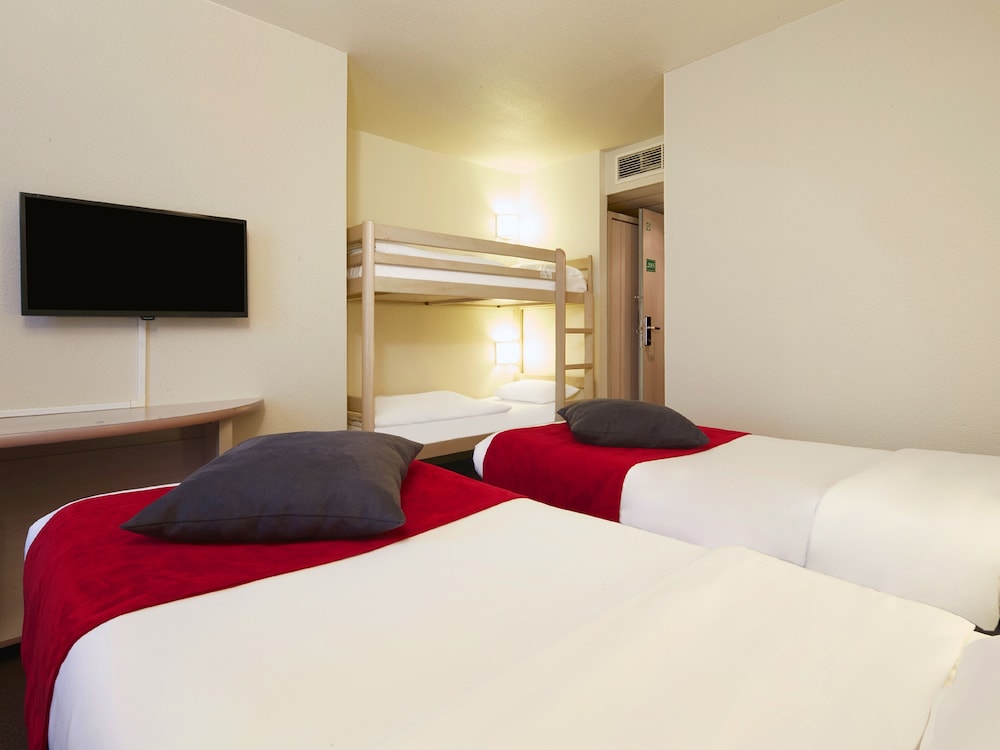 Campanile Val de France near Disneyland Paris — Hotel rooms in Disneyland Paris, Ile-de-France