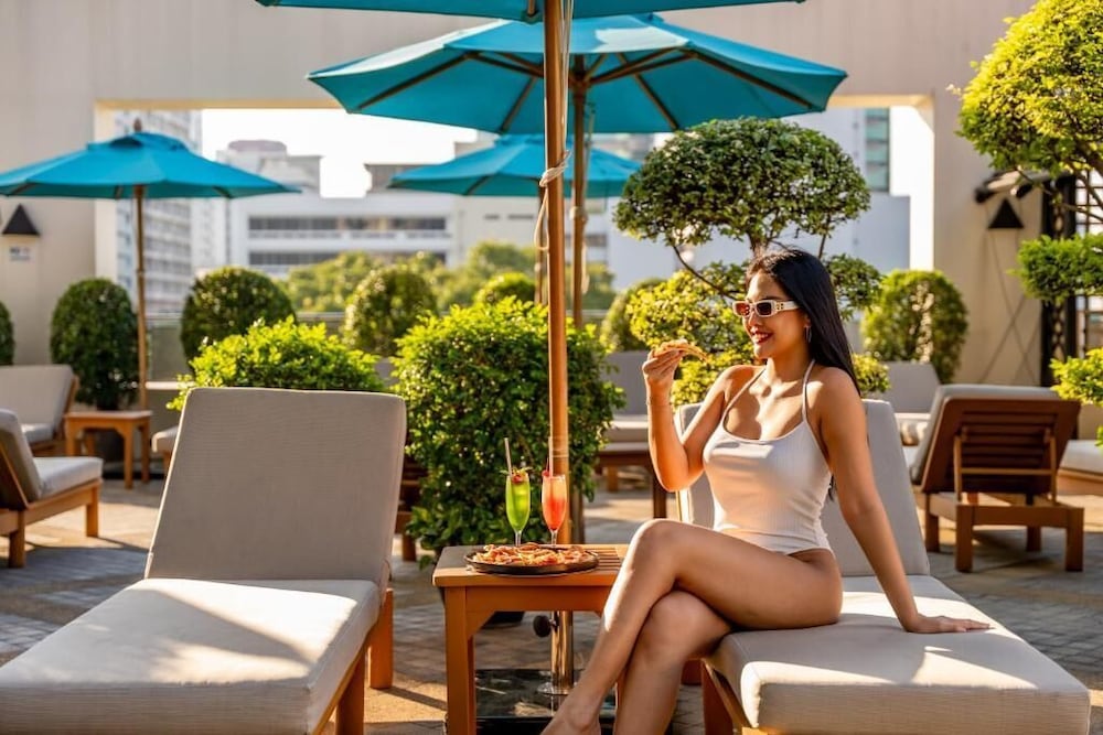 Grand Mercure Bangkok Atrium — Swimming pool in Bangkok, Bangkok