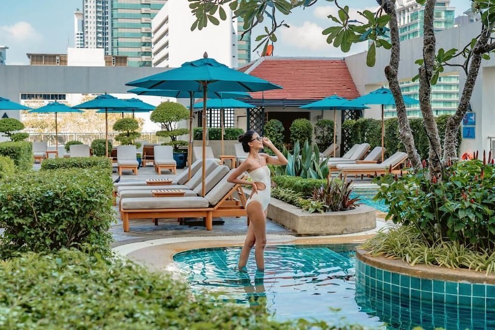 Grand Mercure Bangkok Atrium — Swimming pool in Bangkok, Bangkok