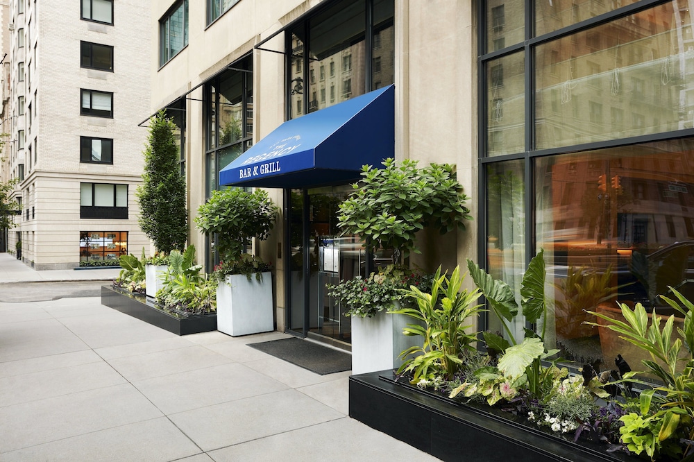 Loews Regency New York Hotel — Restaurant & bars in New York City, New York State