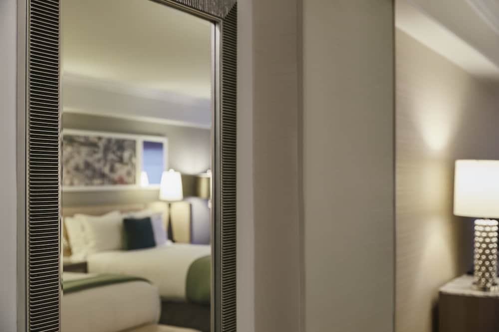Loews Regency New York Hotel — Hotel rooms in New York City, New York State