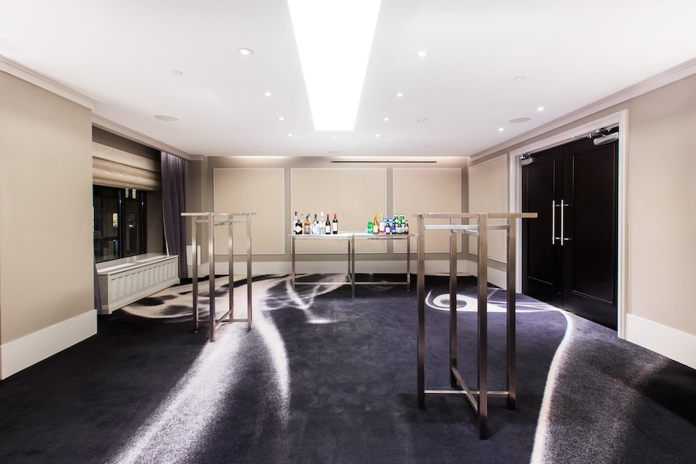 Loews Regency New York Hotel — Restaurant & bars in New York City, New York State