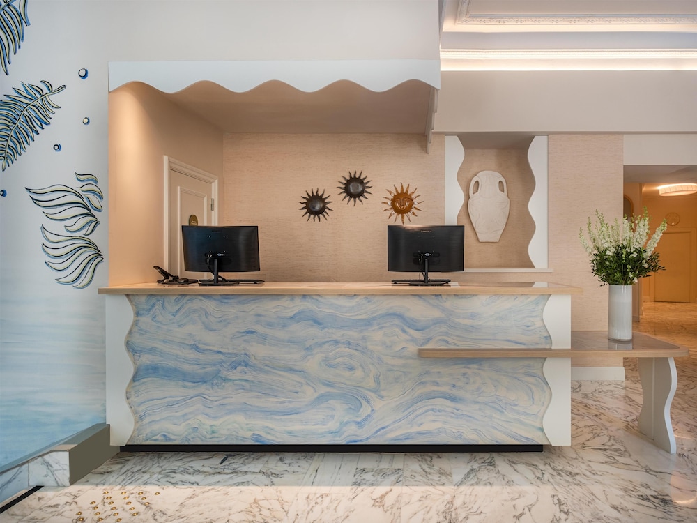 Hôtel Le Soleia by Inwood Hotels — Hotel building in Nice, Provence-Alpes-Cote d'Azur