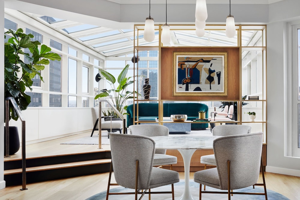 The London, a Luxury Collection Hotel, New York City — Restaurant & bars in New York City, New York State