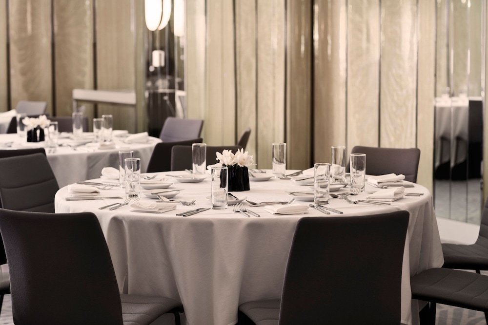 The London, a Luxury Collection Hotel, New York City — Restaurant & bars in New York City, New York State