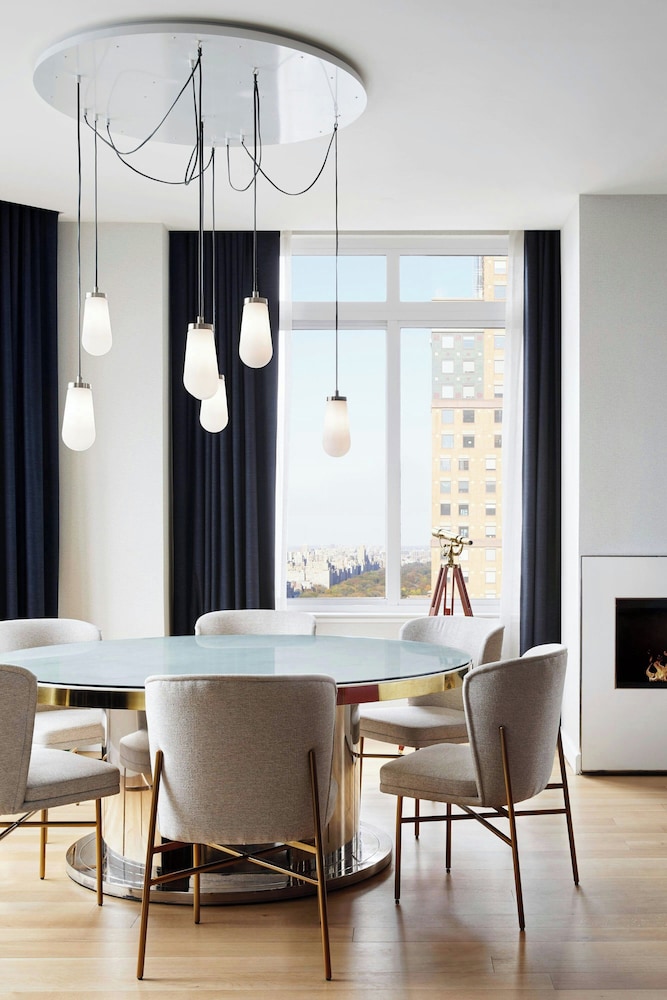 The London, a Luxury Collection Hotel, New York City — Restaurant & bars in New York City, New York State