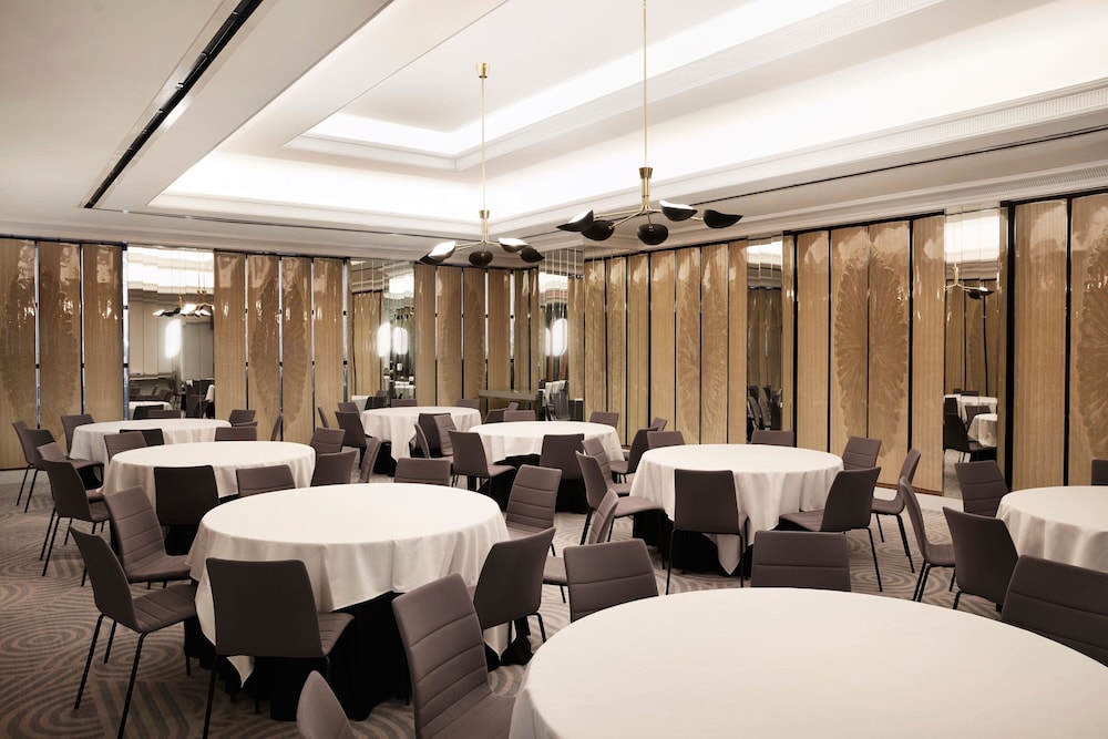 The London, a Luxury Collection Hotel, New York City — Restaurant & bars in New York City, New York State