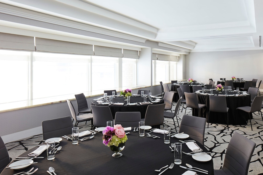 The London, a Luxury Collection Hotel, New York City — Restaurant & bars in New York City, New York State