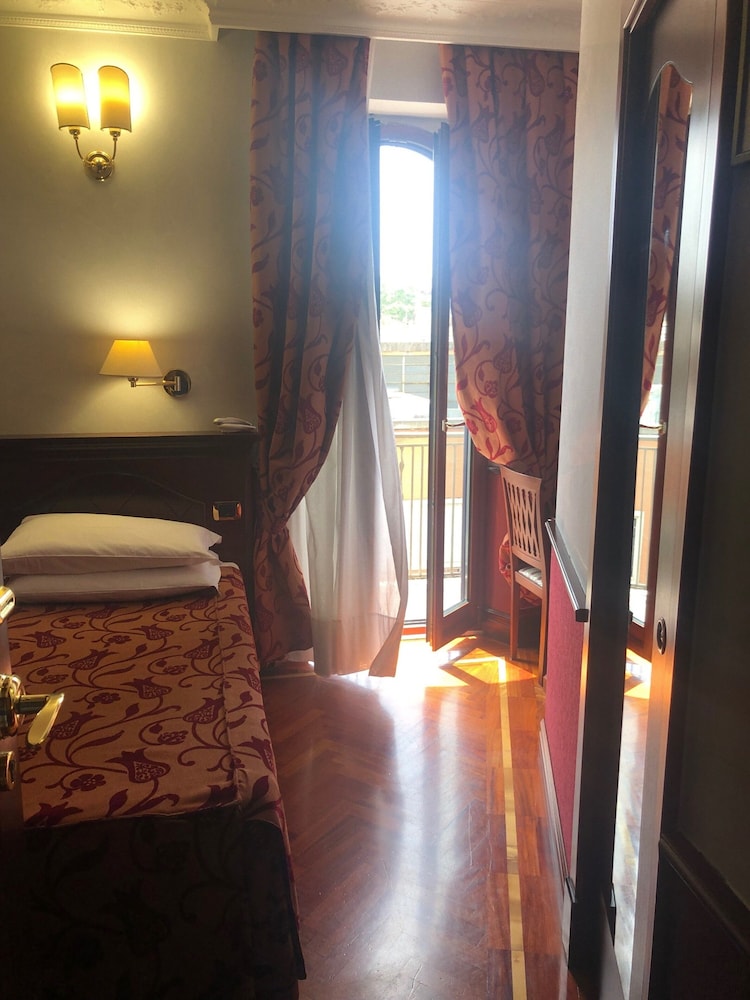 Hotel Best Roma — Hotel rooms in Rome, Lazio