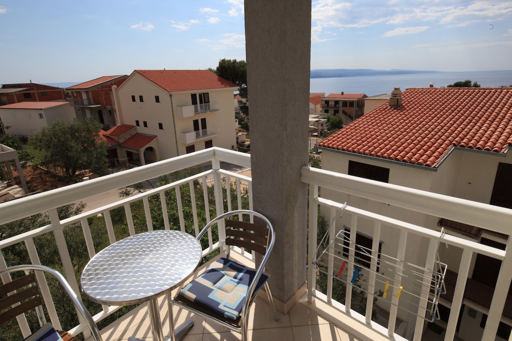 Apartments Ivana — Hotel building in Baška Voda, Split-Dalmatia
