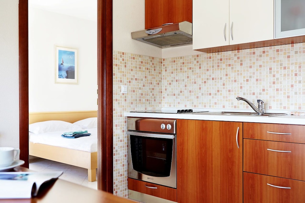 Apartments Ivana — Hotel rooms in Baška Voda, Split-Dalmatia