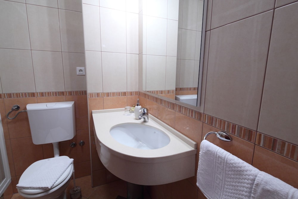 Apartments Ivana — Hotel rooms in Baška Voda, Split-Dalmatia