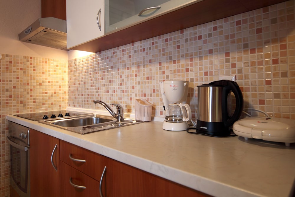 Apartments Ivana — Hotel rooms in Baška Voda, Split-Dalmatia