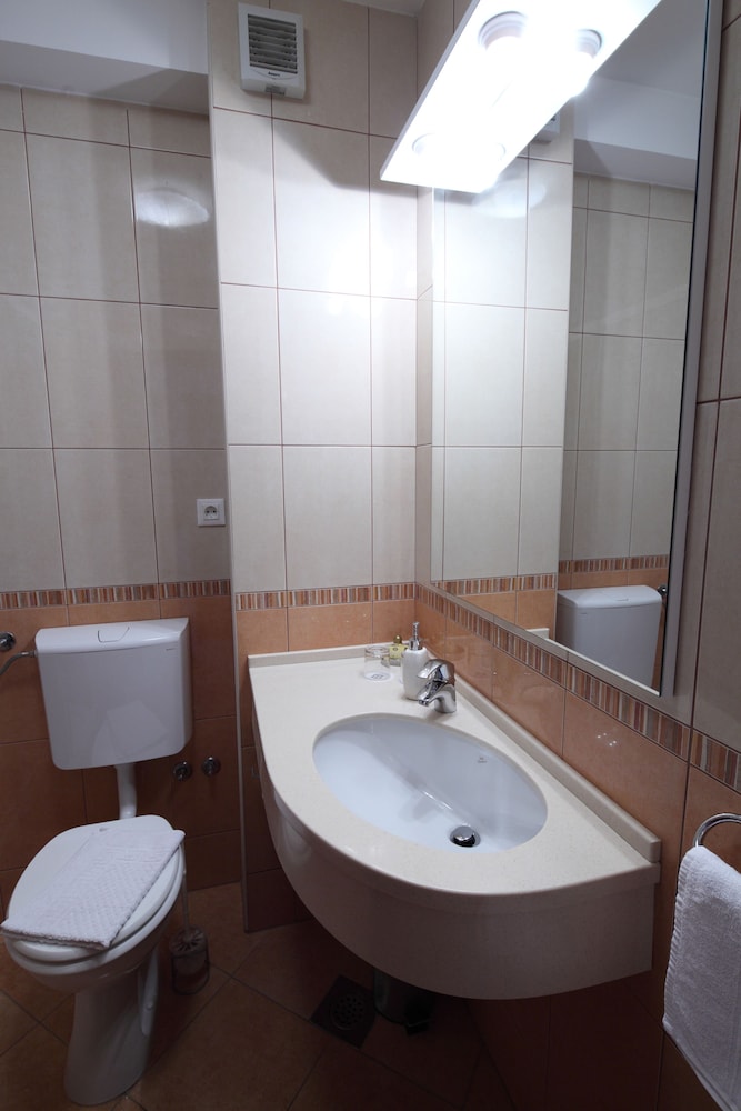 Apartments Ivana — Hotel rooms in Baška Voda, Split-Dalmatia