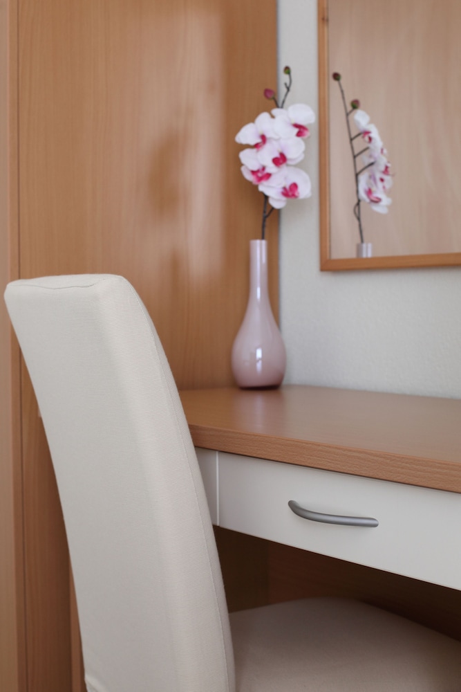 Apartments Ivana — Hotel rooms in Baška Voda, Split-Dalmatia
