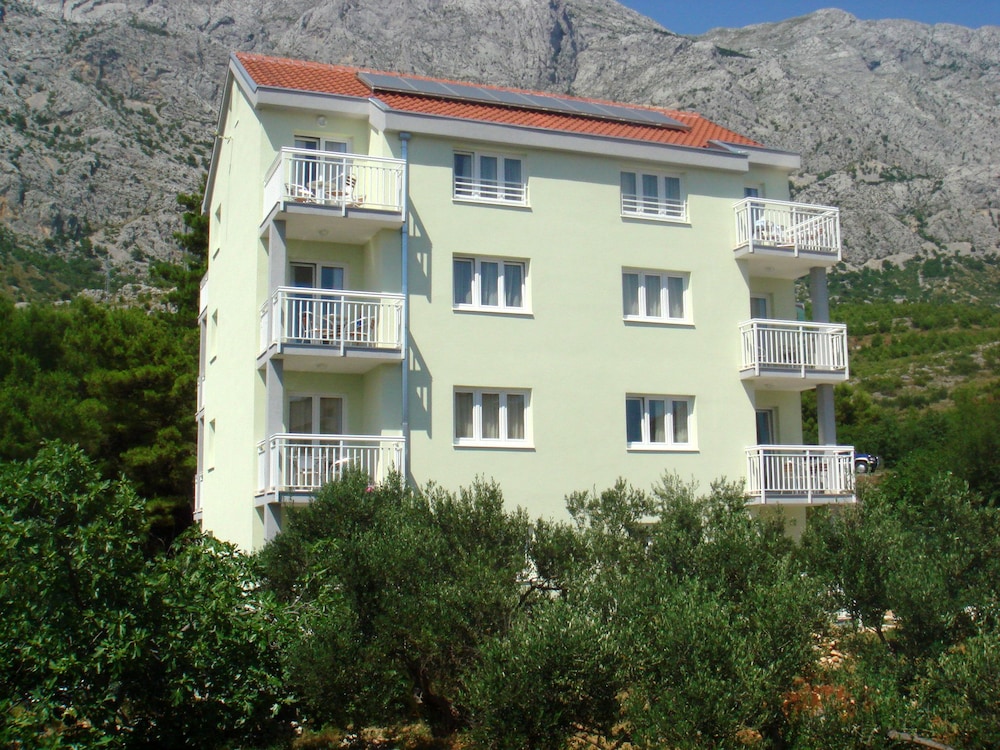 Apartments Ivana — Hotel building in Baška Voda, Split-Dalmatia