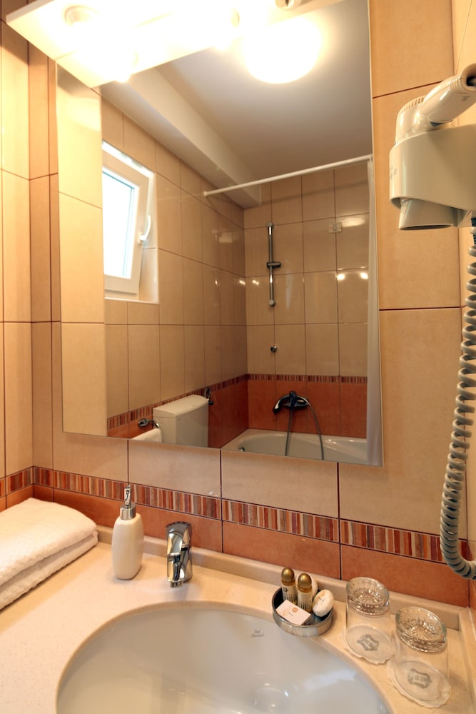 Apartments Ivana — Hotel rooms in Baška Voda, Split-Dalmatia