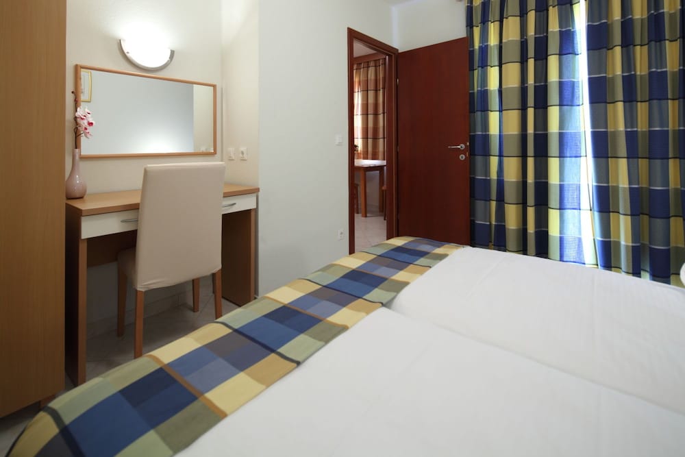 Apartments Ivana — Hotel rooms in Baška Voda, Split-Dalmatia