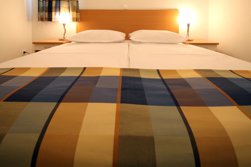 Apartments Ivana — Hotel rooms in Baška Voda, Split-Dalmatia