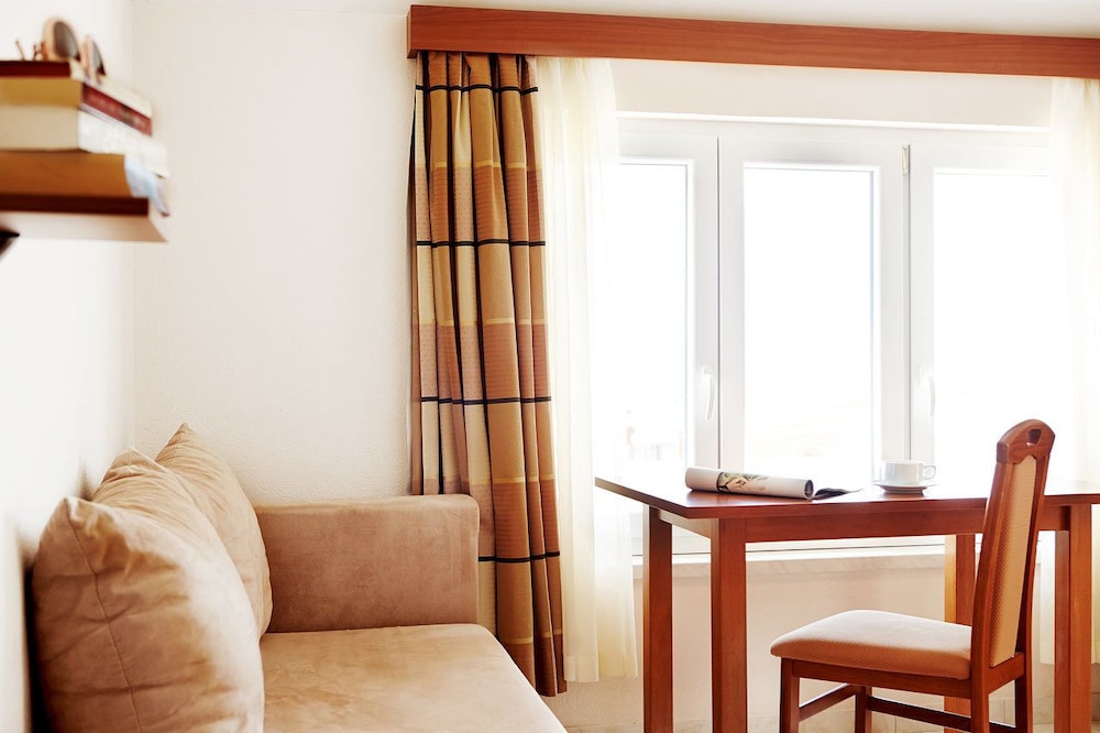 Apartments Ivana — Hotel rooms in Baška Voda, Split-Dalmatia