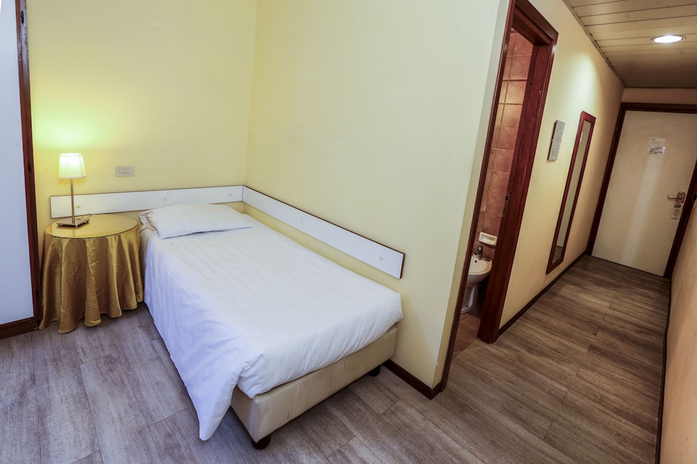 Hotel Giardino D'Europa — Hotel rooms in Rome, Lazio