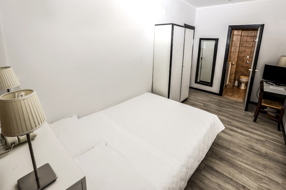 Hotel Giardino D'Europa — Hotel rooms in Rome, Lazio