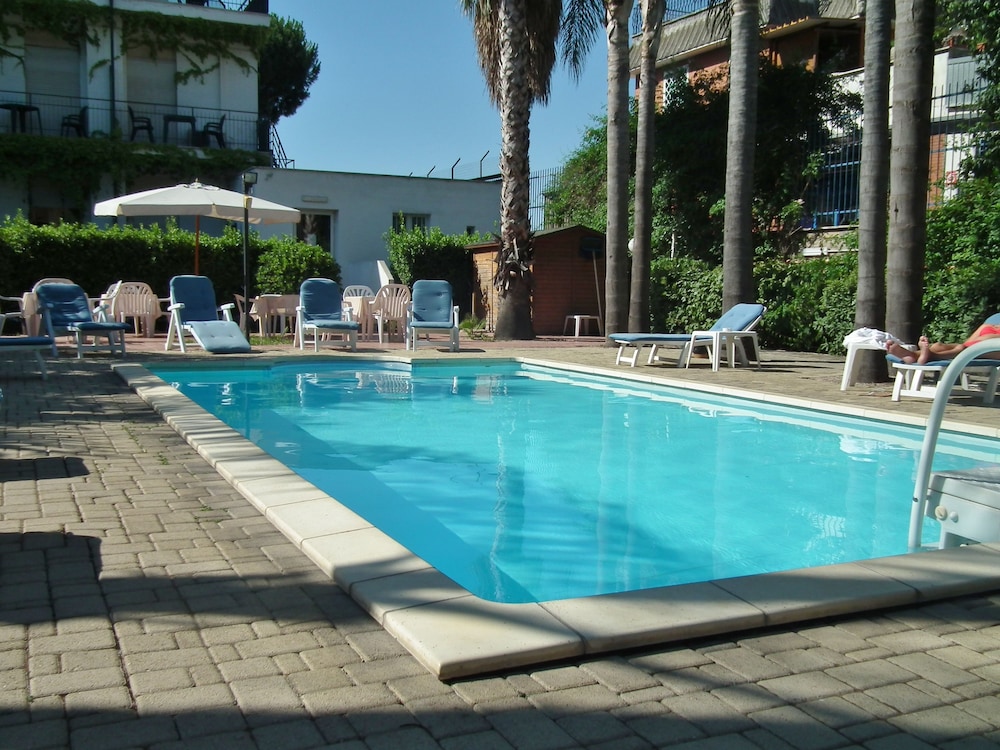 Hotel Giardino D'Europa — Swimming pool in Rome, Lazio