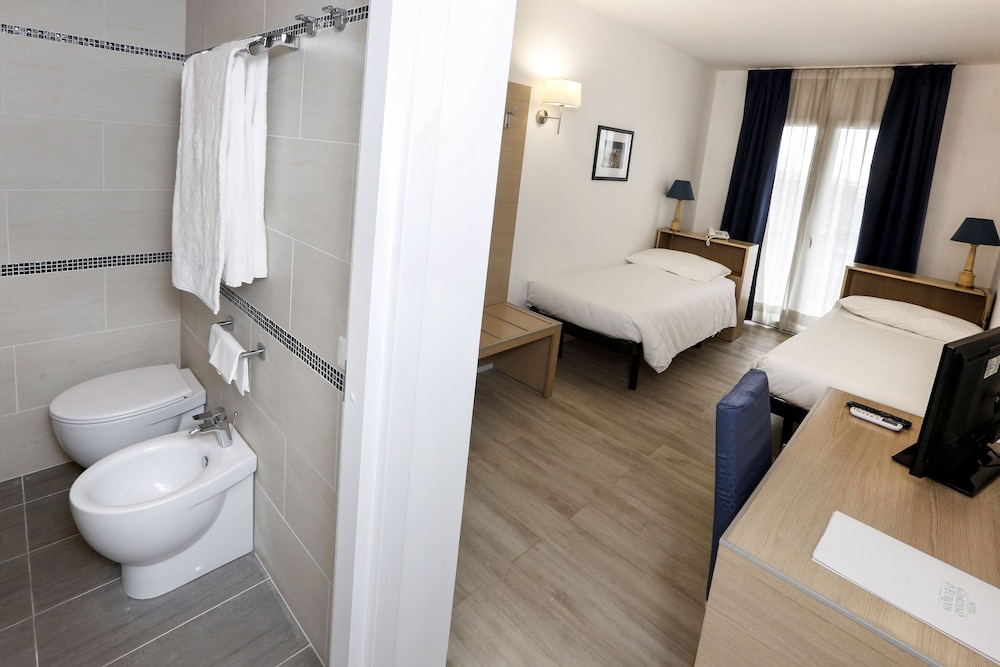 Hotel Giardino D'Europa — Hotel rooms in Rome, Lazio