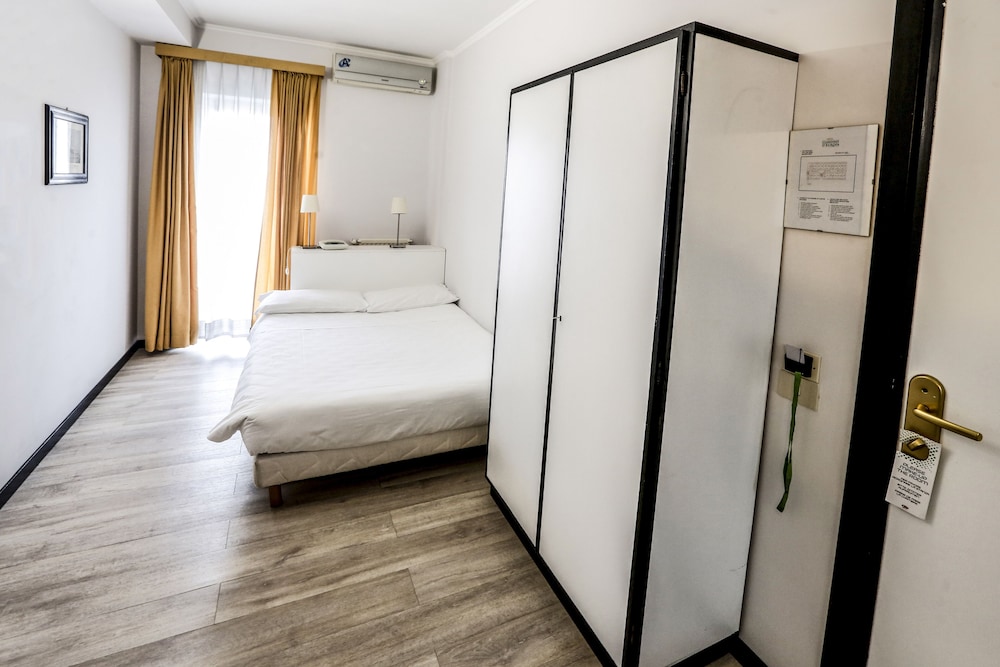 Hotel Giardino D'Europa — Hotel rooms in Rome, Lazio