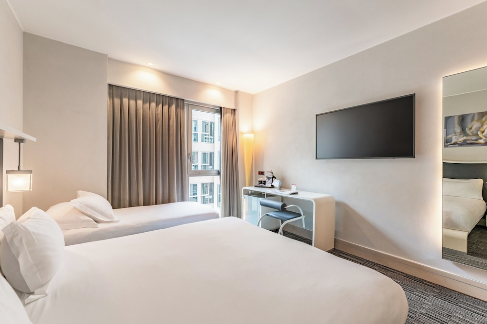 Best Western Premier Hotel Royal Santina — Hotel rooms in Rome, Lazio