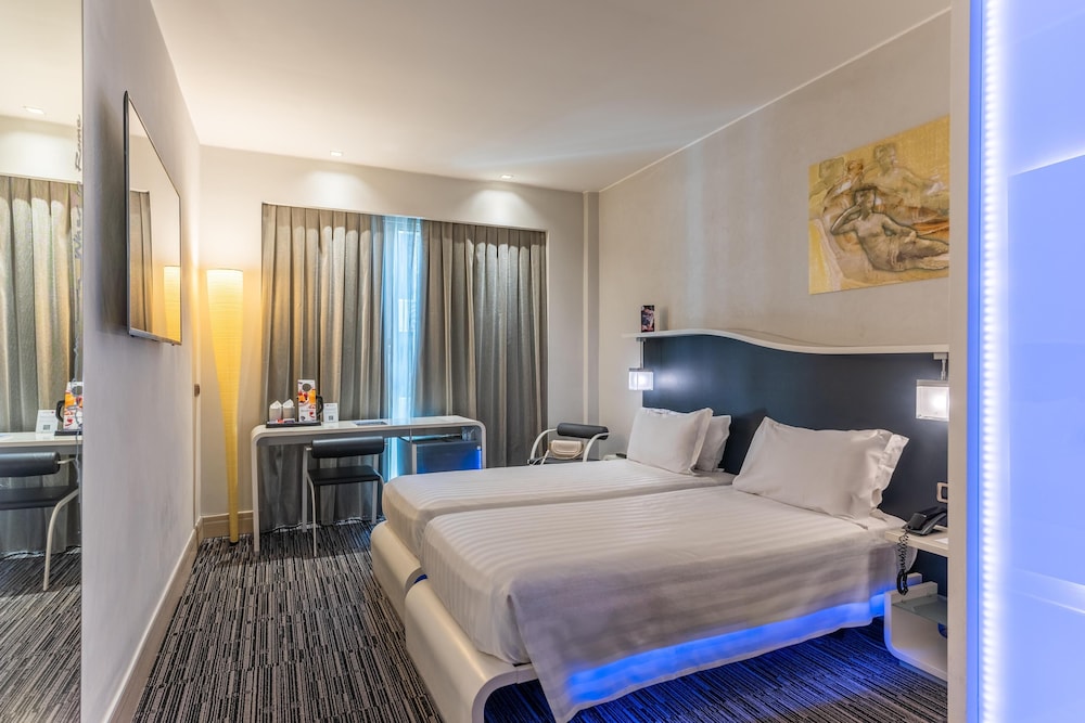 Best Western Premier Hotel Royal Santina — Hotel rooms in Rome, Lazio