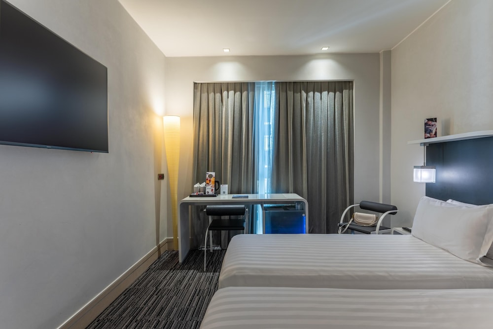 Best Western Premier Hotel Royal Santina — Hotel rooms in Rome, Lazio