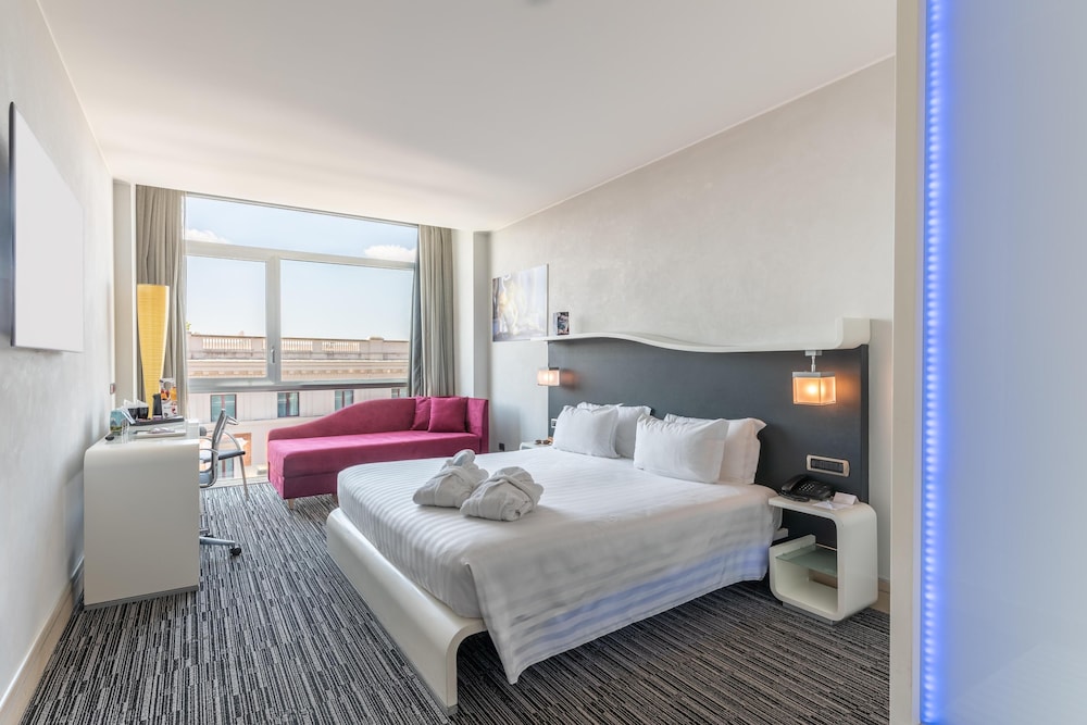 Best Western Premier Hotel Royal Santina — Hotel rooms in Rome, Lazio