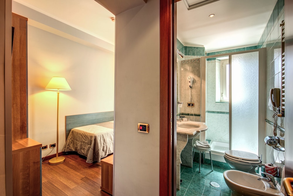 Hotel Villafranca — Hotel rooms in Rome, Lazio