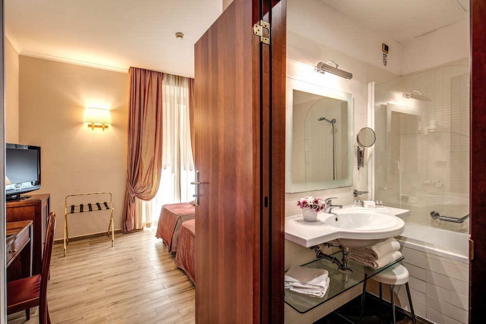 Hotel Villafranca — Hotel rooms in Rome, Lazio