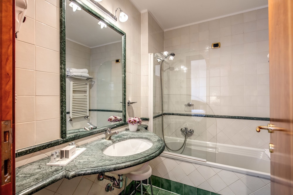 Hotel Villafranca — Hotel rooms in Rome, Lazio