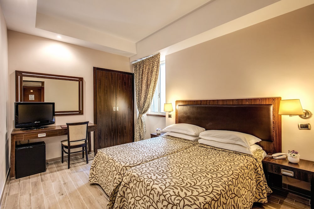 Hotel Villafranca — Hotel rooms in Rome, Lazio