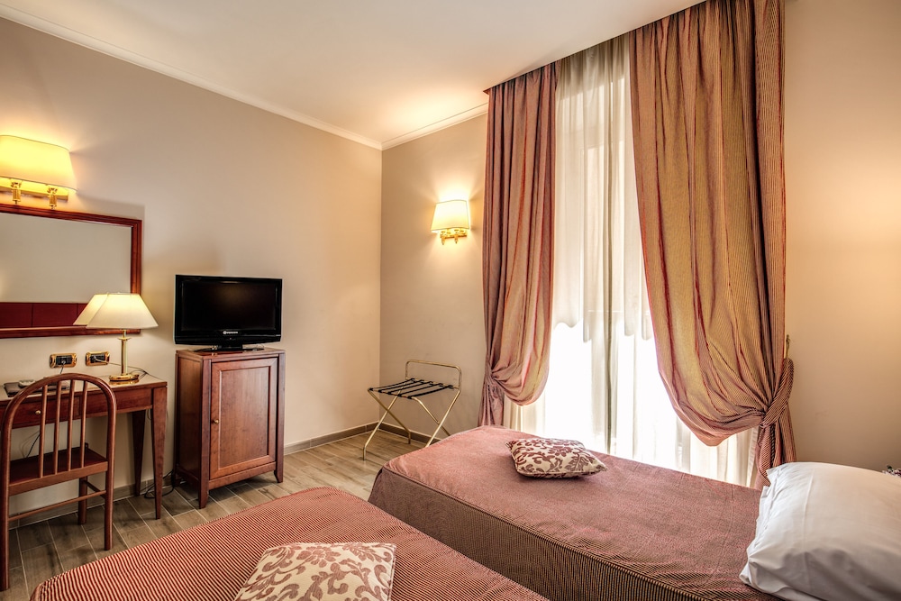 Hotel Villafranca — Hotel rooms in Rome, Lazio