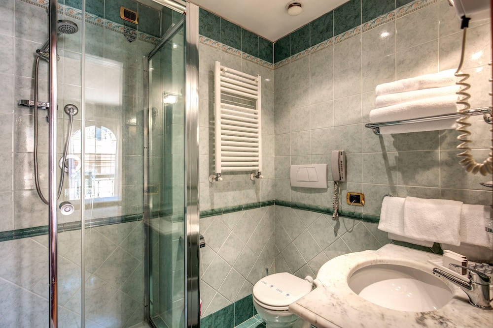 Hotel Villafranca — Hotel rooms in Rome, Lazio