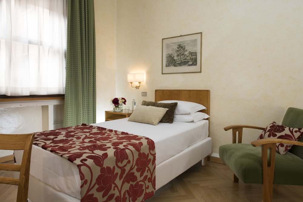Bettoja Hotel Mediterraneo — Hotel rooms in Rome, Lazio