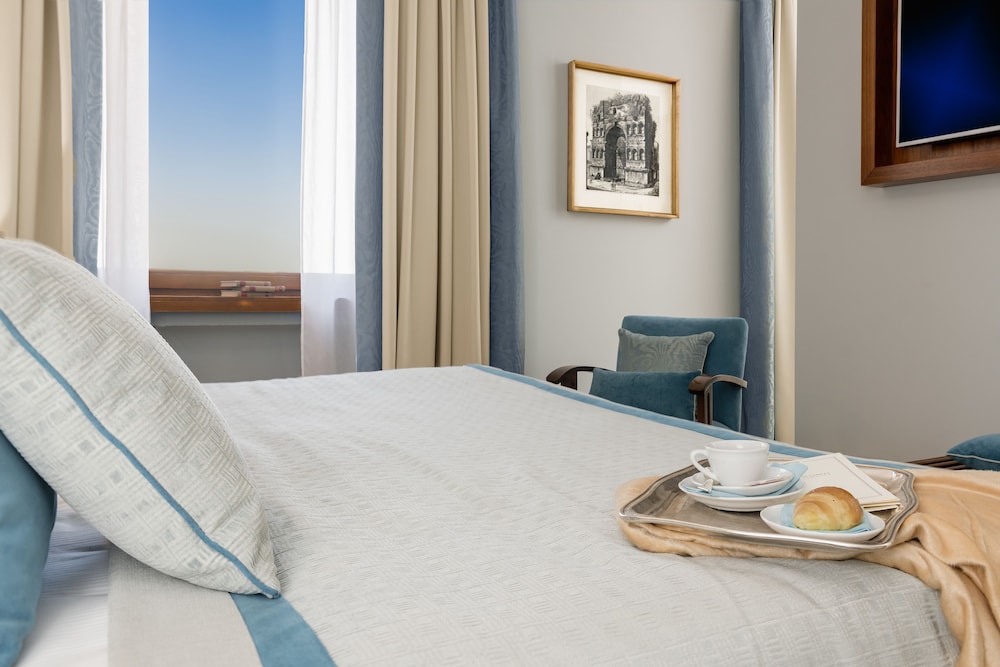 Bettoja Hotel Mediterraneo — Hotel rooms in Rome, Lazio