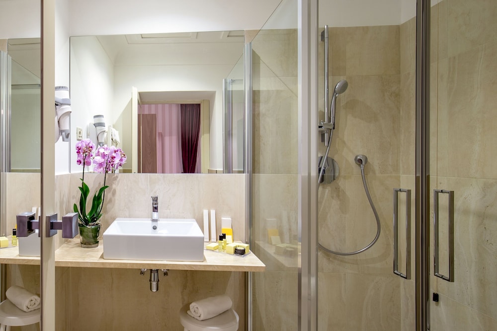 Hotel Nord Nuova Roma — Hotel rooms in Rome, Lazio