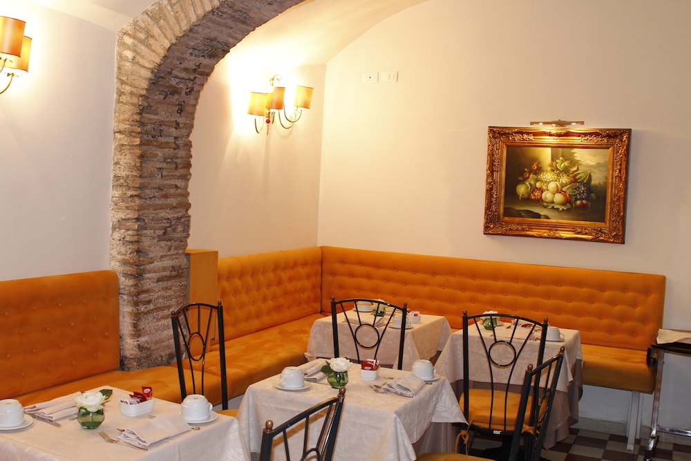 Boutique Hotel Trevi — Restaurant & bars in Rome, Lazio