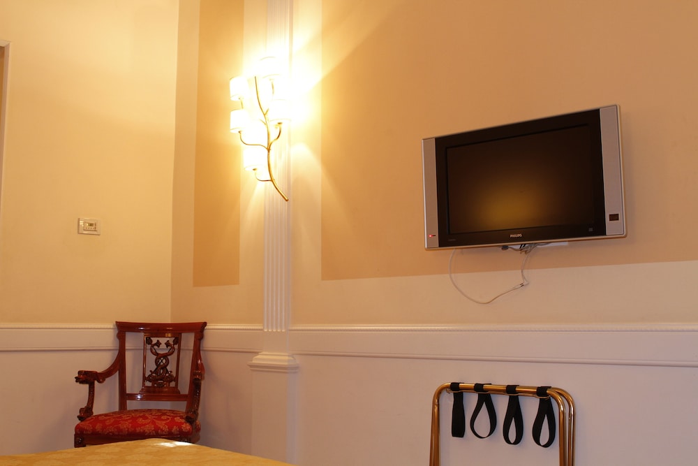 Boutique Hotel Trevi — Hotel rooms in Rome, Lazio