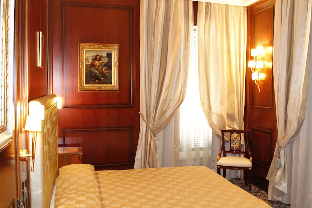 Boutique Hotel Trevi — Hotel rooms in Rome, Lazio