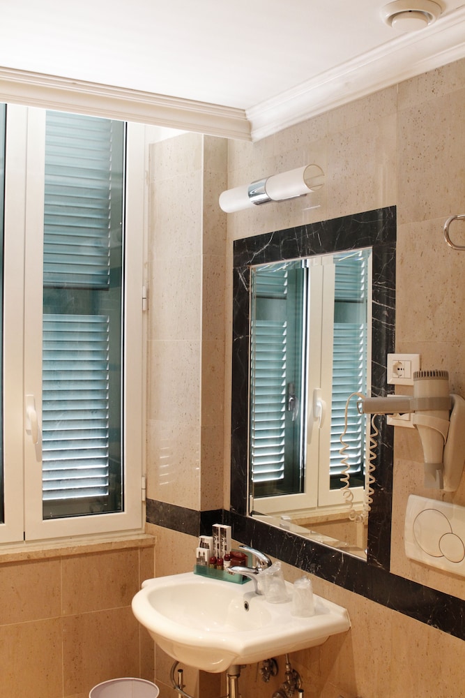 Boutique Hotel Trevi — Hotel rooms in Rome, Lazio