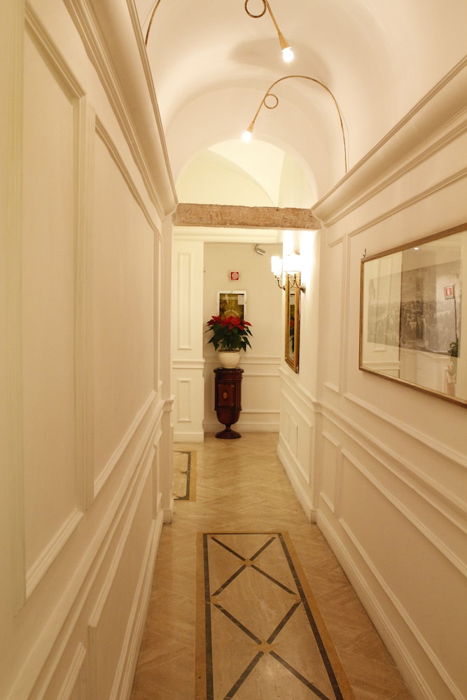 Boutique Hotel Trevi — Hotel building in Rome, Lazio