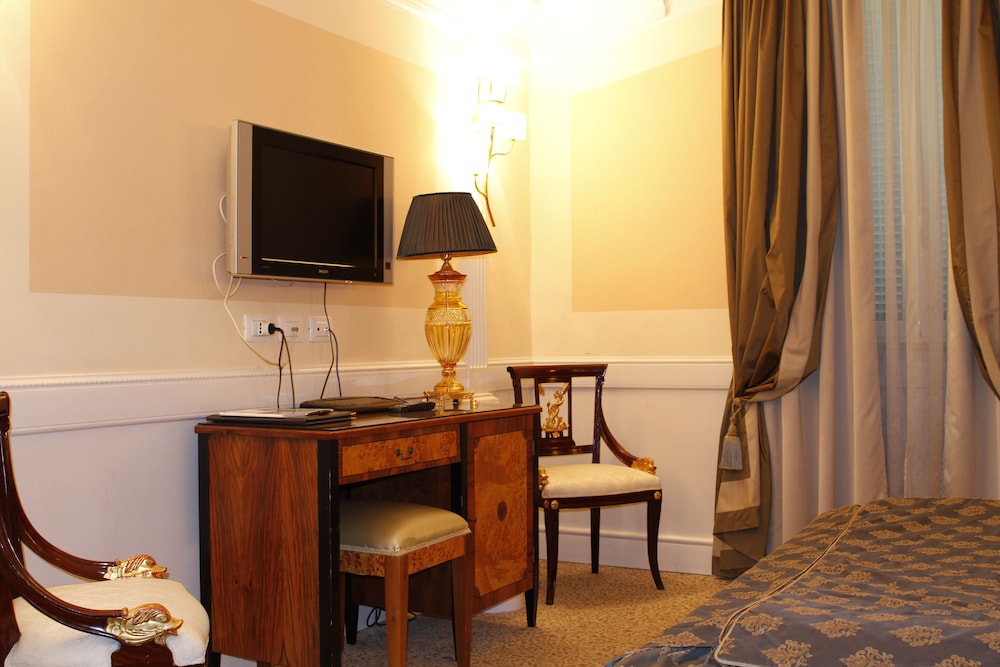 Boutique Hotel Trevi — Hotel rooms in Rome, Lazio