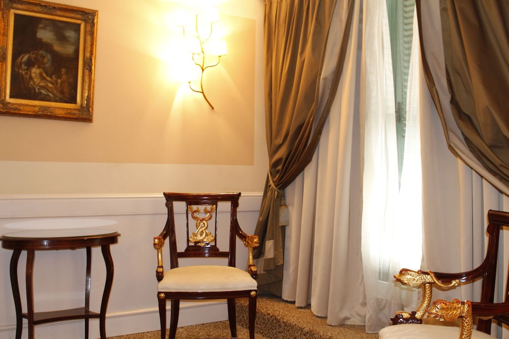 Boutique Hotel Trevi — Hotel rooms in Rome, Lazio