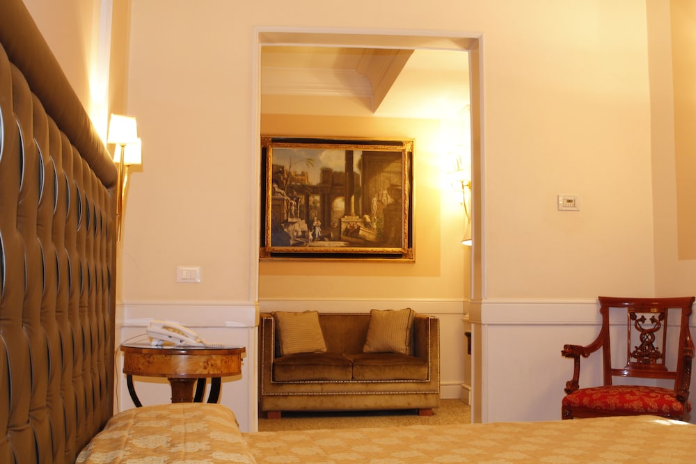 Boutique Hotel Trevi — Hotel rooms in Rome, Lazio